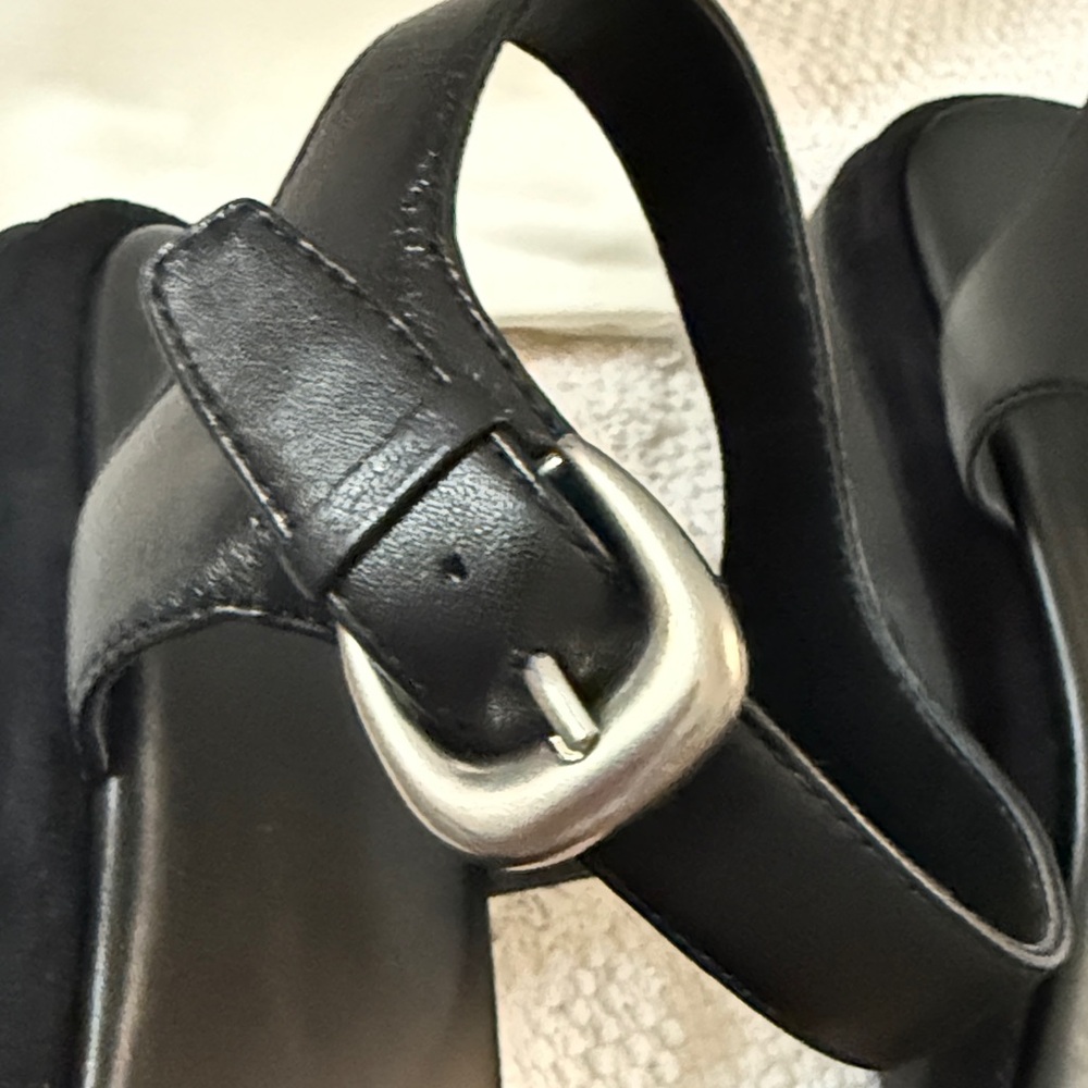 Vince Women's Heloise Ankle Strap Platform Black Leather Sandals - Brand New - Picture 3 of 6